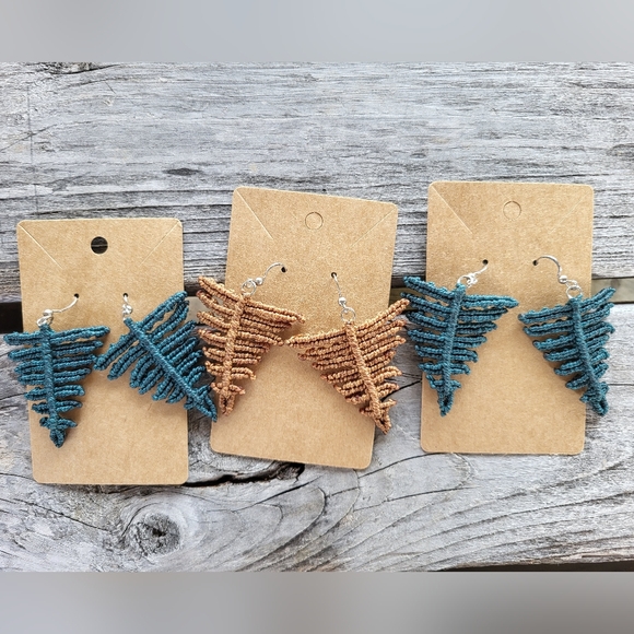 New & Handmade 🌿 Micro-macramé earrings - fern - Picture 4 of 5